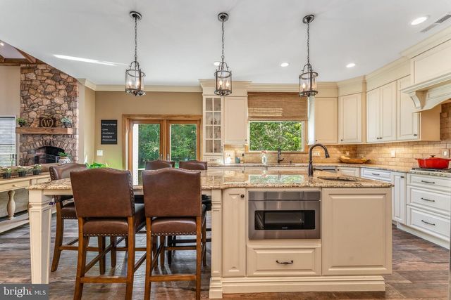 10 PHEASANT DR, Ringoes, NJ 08551