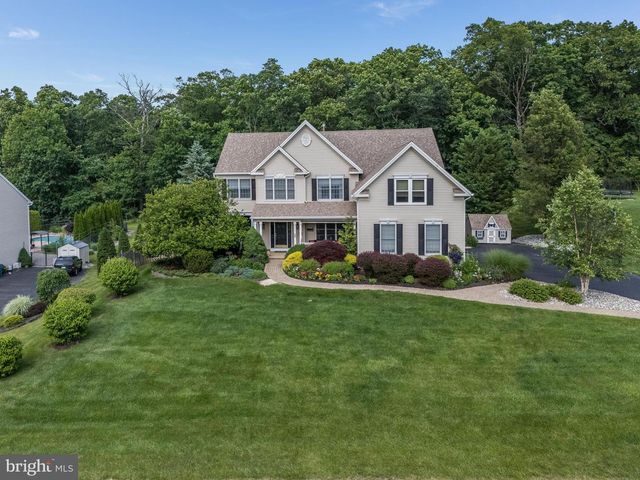 10 PHEASANT DR, Ringoes, NJ 08551
