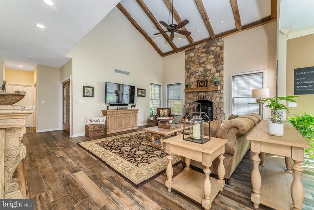 10 PHEASANT DR, Ringoes, NJ 08551