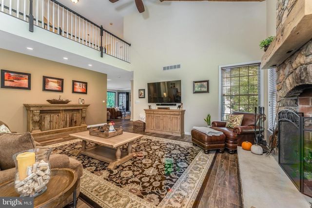 10 PHEASANT DR, Ringoes, NJ 08551