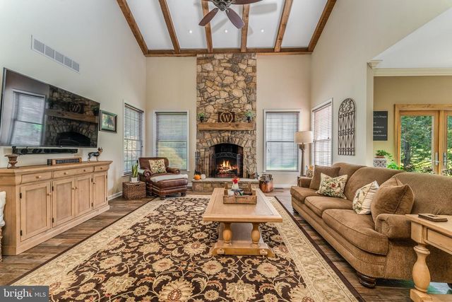 10 PHEASANT DR, Ringoes, NJ 08551