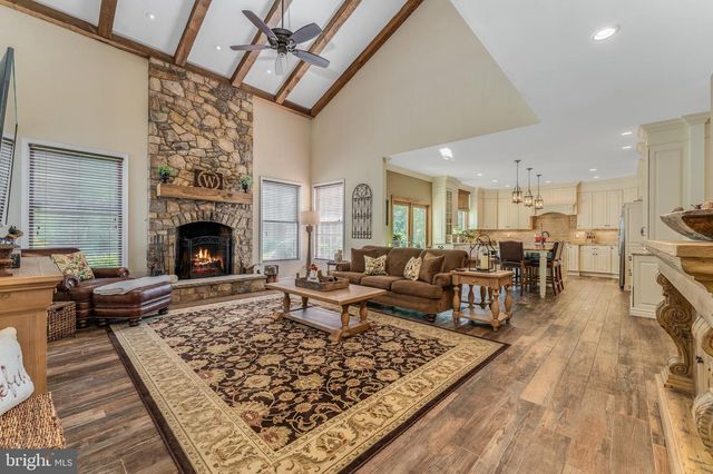 10 PHEASANT DR, Ringoes, NJ 08551