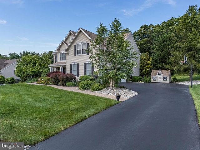 10 PHEASANT DR, Ringoes, NJ 08551