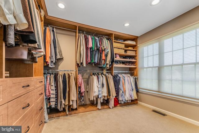 10 PHEASANT DR, Ringoes, NJ 08551