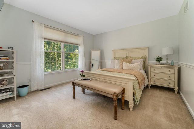 10 PHEASANT DR, Ringoes, NJ 08551