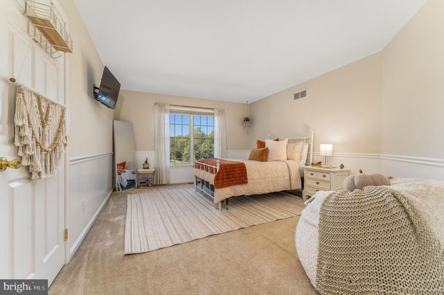 10 PHEASANT DR, Ringoes, NJ 08551