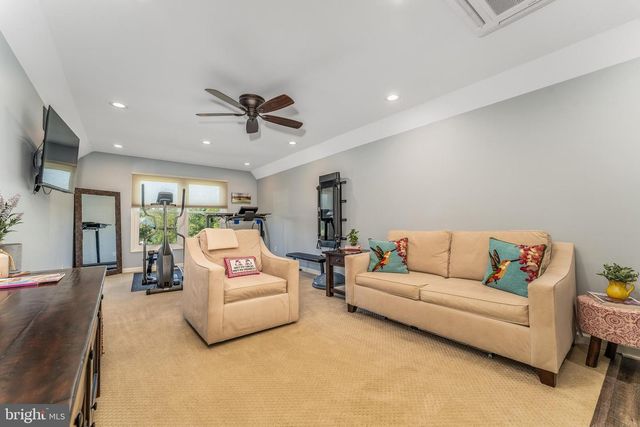 10 PHEASANT DR, Ringoes, NJ 08551