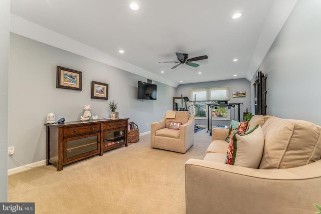 10 PHEASANT DR, Ringoes, NJ 08551