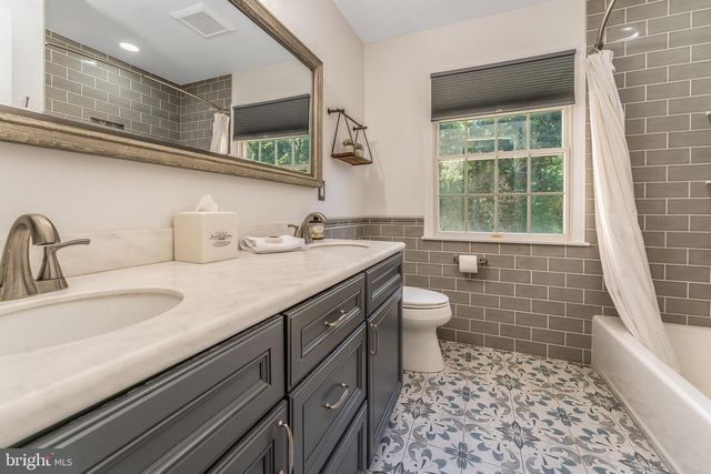 10 PHEASANT DR, Ringoes, NJ 08551