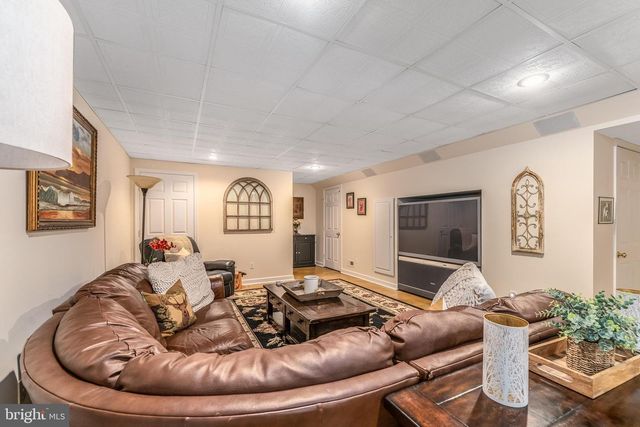 10 PHEASANT DR, Ringoes, NJ 08551