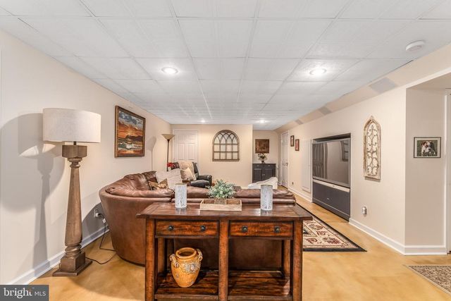 10 PHEASANT DR, Ringoes, NJ 08551