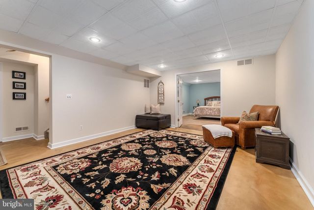 10 PHEASANT DR, Ringoes, NJ 08551