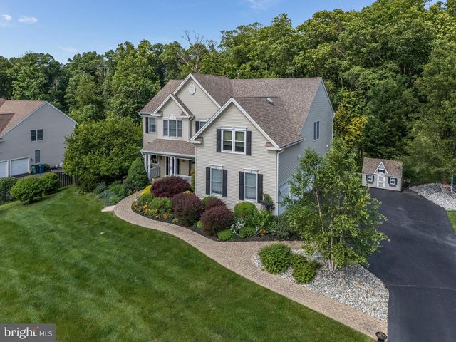 10 PHEASANT DR, Ringoes, NJ 08551