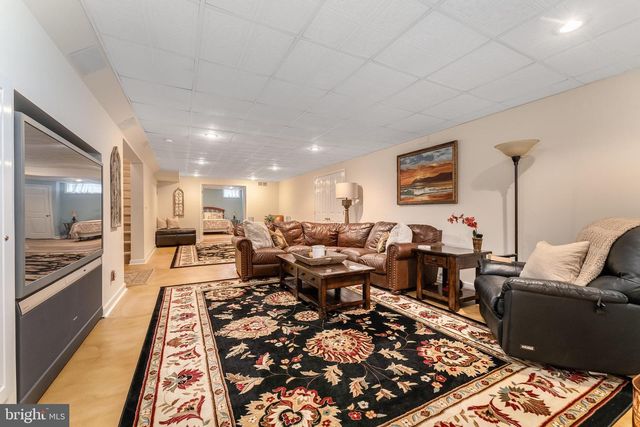 10 PHEASANT DR, Ringoes, NJ 08551