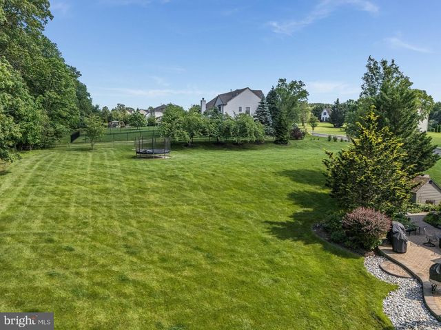 10 PHEASANT DR, Ringoes, NJ 08551