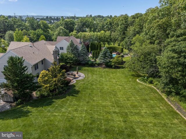 10 PHEASANT DR, Ringoes, NJ 08551