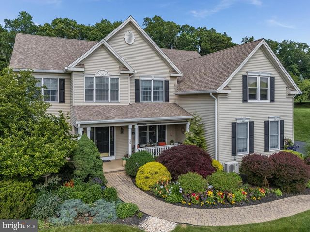 10 PHEASANT DR, Ringoes, NJ 08551