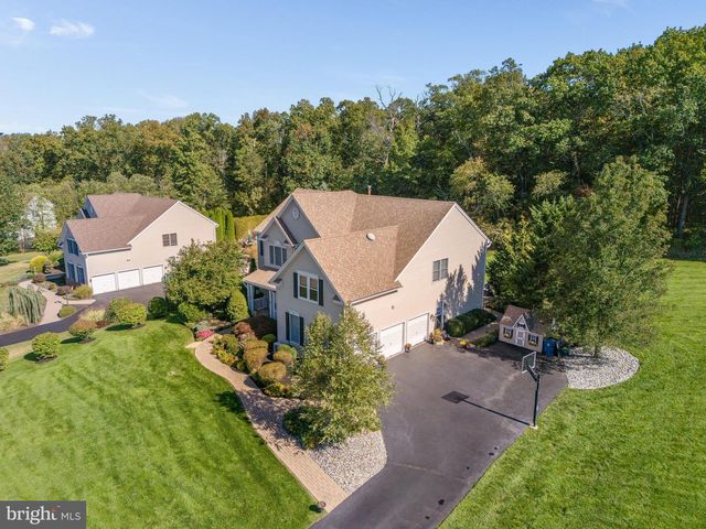 10 PHEASANT DR, Ringoes, NJ 08551