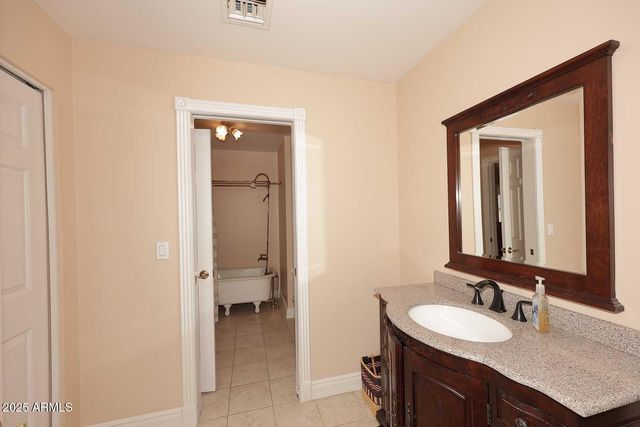 2158 E VIRGINIA Street, Mesa, AZ 85213