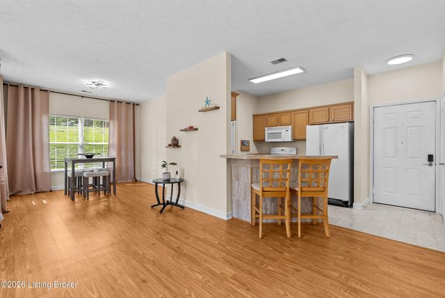7315 St Andrews Woods Cir 103, Louisville, KY 40214