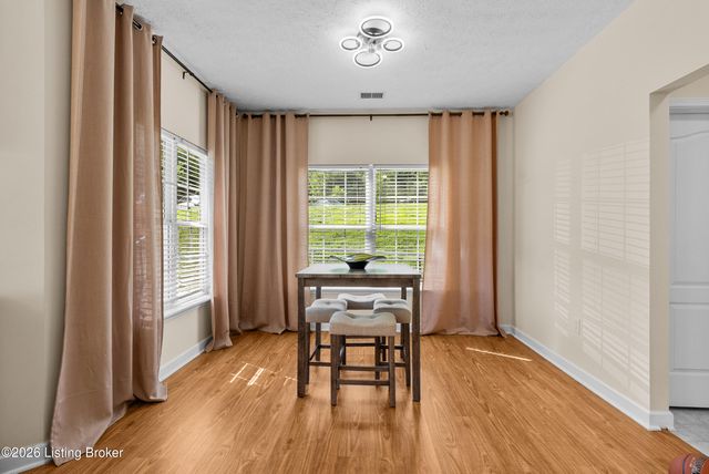 7315 St Andrews Woods Cir 103, Louisville, KY 40214