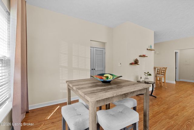 7315 St Andrews Woods Cir 103, Louisville, KY 40214
