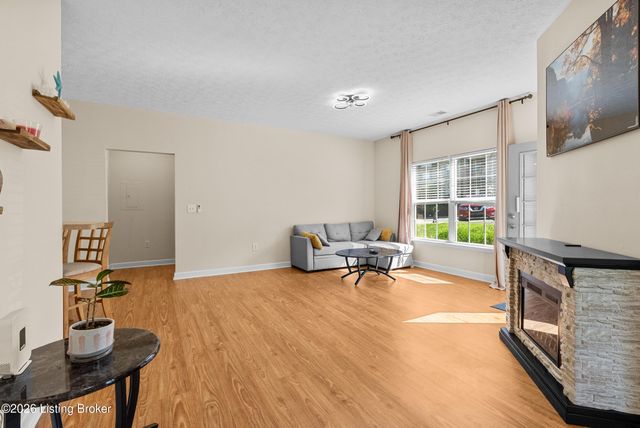 7315 St Andrews Woods Cir 103, Louisville, KY 40214