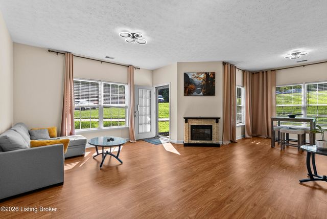 7315 St Andrews Woods Cir 103, Louisville, KY 40214