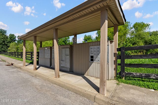 7315 St Andrews Woods Cir 103, Louisville, KY 40214