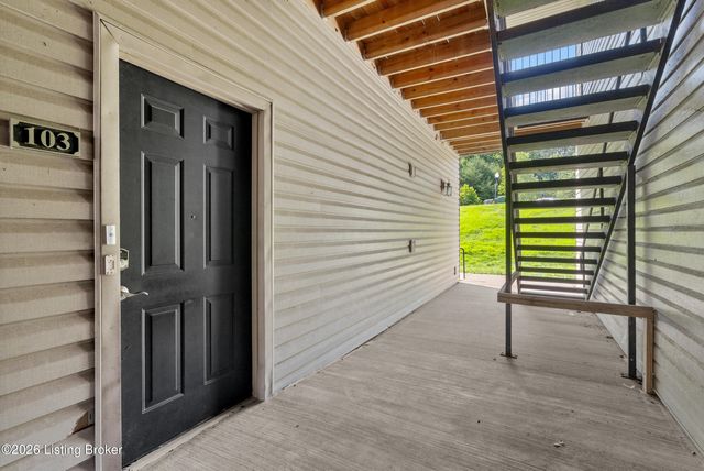 7315 St Andrews Woods Cir 103, Louisville, KY 40214