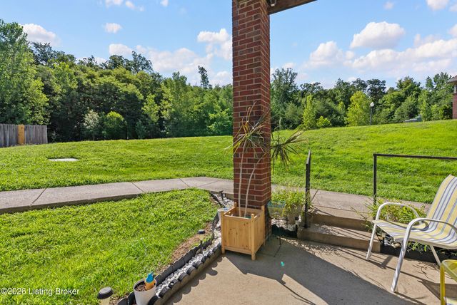 7315 St Andrews Woods Cir 103, Louisville, KY 40214