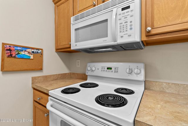 7315 St Andrews Woods Cir 103, Louisville, KY 40214