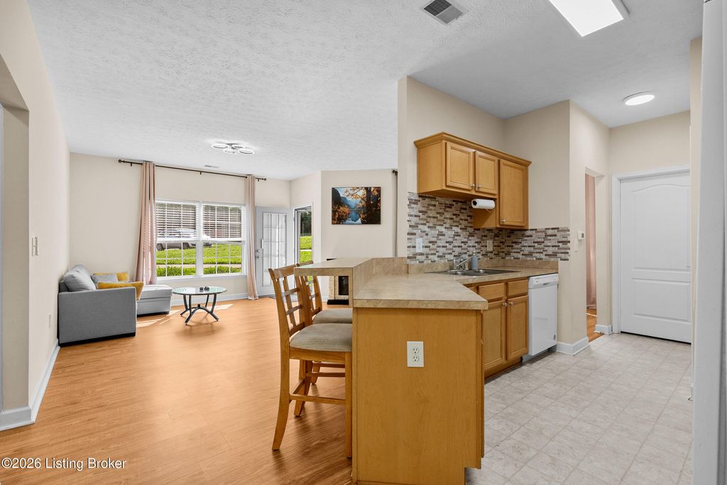 7315 St Andrews Woods Cir 103, Louisville, KY 40214