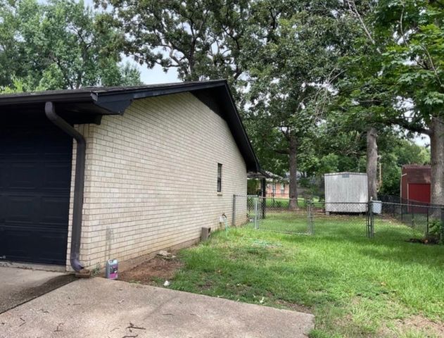 2704 Balsam St, Longview, TX 75604