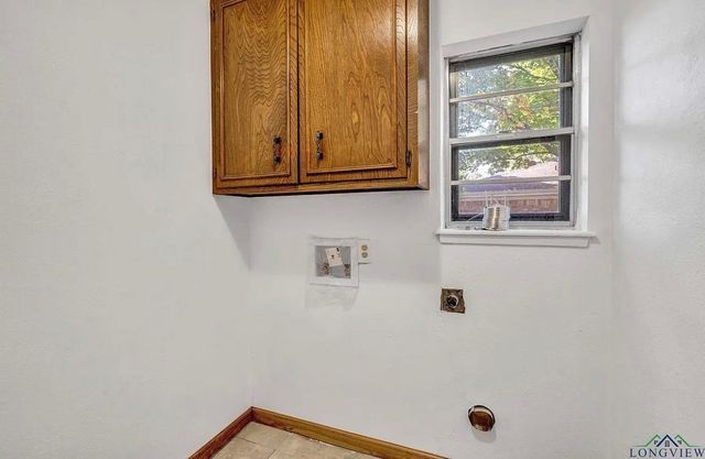 2704 Balsam St, Longview, TX 75604