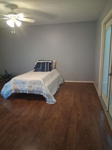 2232 Azalea Circle Circle, Huntsville, TX 77340