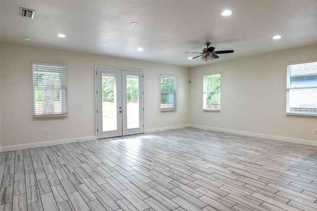 2029 E NEW ORLEANS AVENUE, Tampa, FL 33610