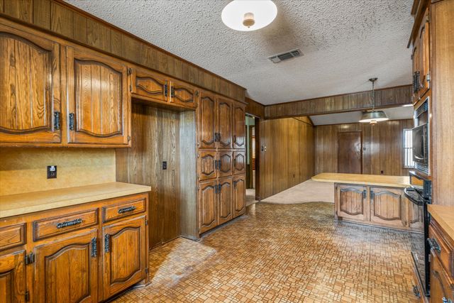 308 W 6th Street, Sundown, TX 79372