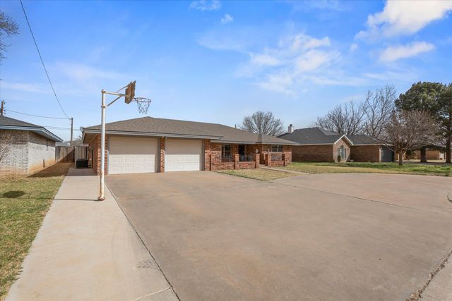 308 W 6th Street, Sundown, TX 79372