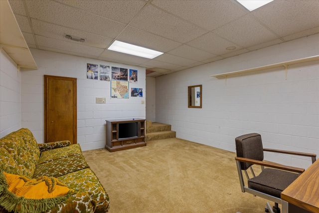 308 W 6th Street, Sundown, TX 79372