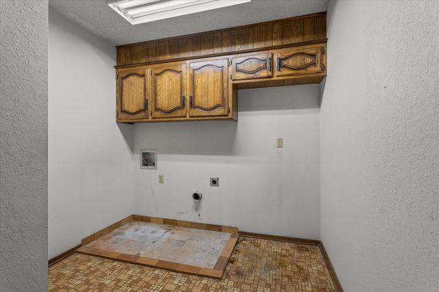 308 W 6th Street, Sundown, TX 79372