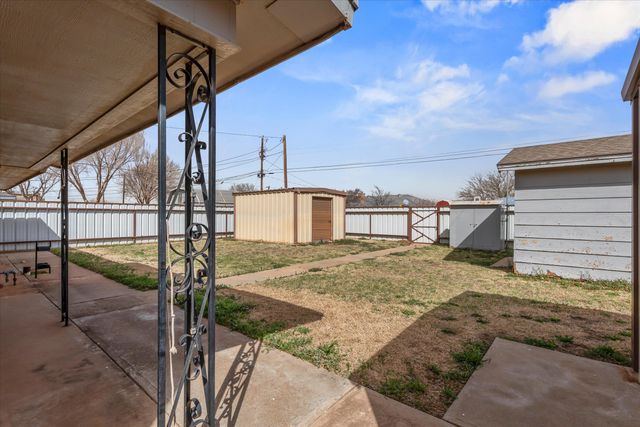 308 W 6th Street, Sundown, TX 79372