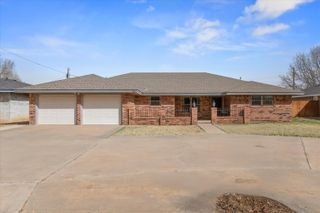 308 W 6th Street, Sundown, TX 79372