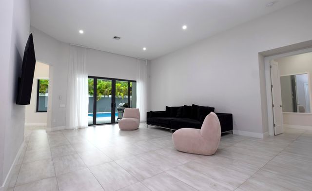 5663 W Brookfield Circle, Hollywood, FL 33312