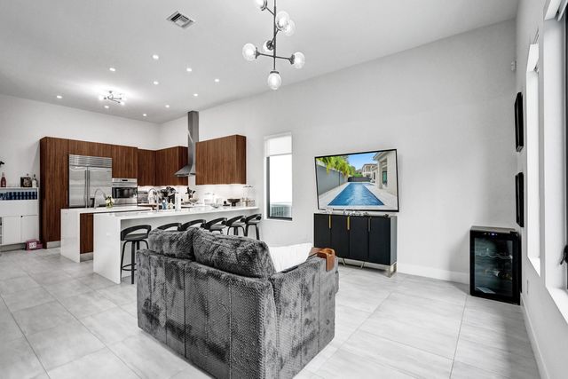 5663 W Brookfield Circle, Hollywood, FL 33312