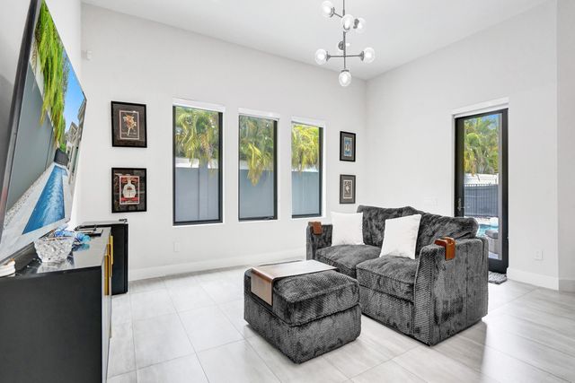 5663 W Brookfield Circle, Hollywood, FL 33312