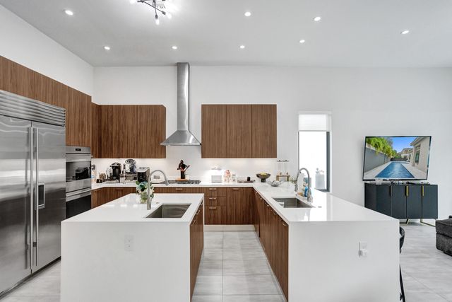 5663 W Brookfield Circle, Hollywood, FL 33312