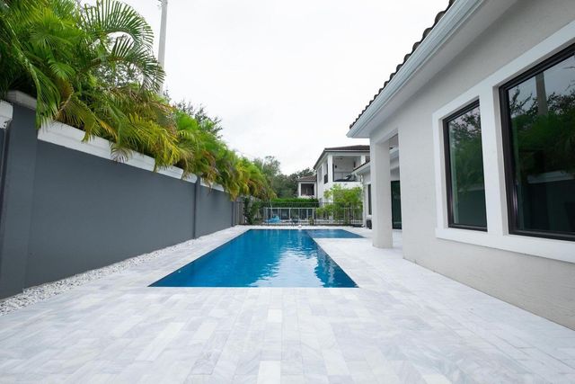 5663 W Brookfield Circle, Hollywood, FL 33312