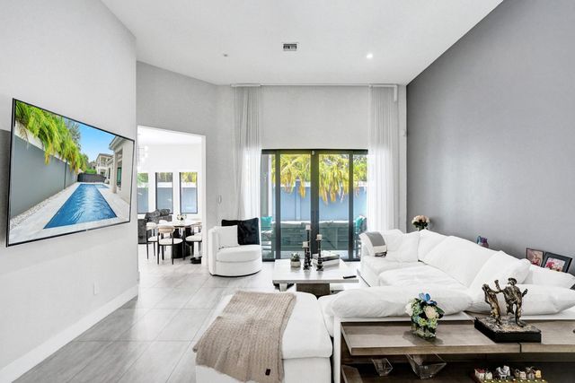 5663 W Brookfield Circle, Hollywood, FL 33312