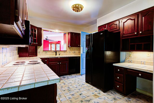 9020 Woodlily Trail, Louisville, KY 40229